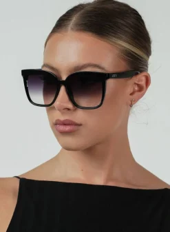 Betty Black/Smoke Fade