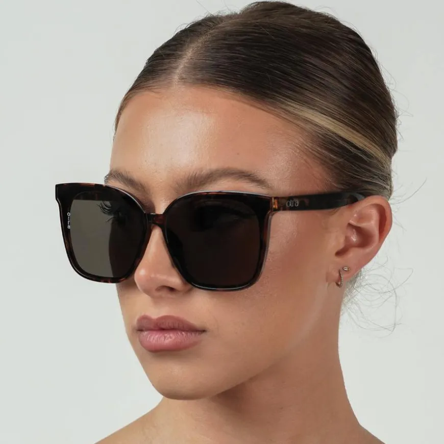 Betty Tortoise/Smoke