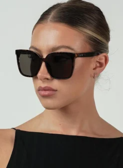 Betty Tortoise/Smoke