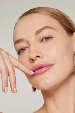 Colorluxe Hydrating Cream Lipstick Tutu 2g