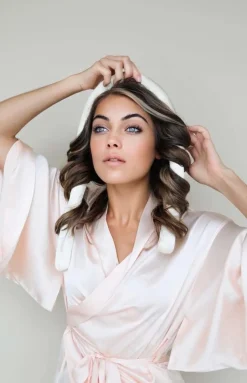 Heatless Curls in Mulberry Silk