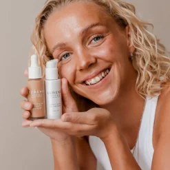 Invisible Illumination Instant Glow Beauty Serum Universal Deep 30ml