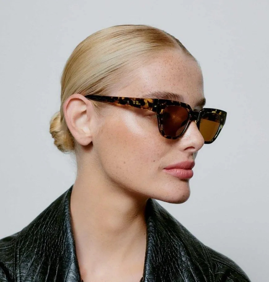 Kaws Black / Yellow Tortoise