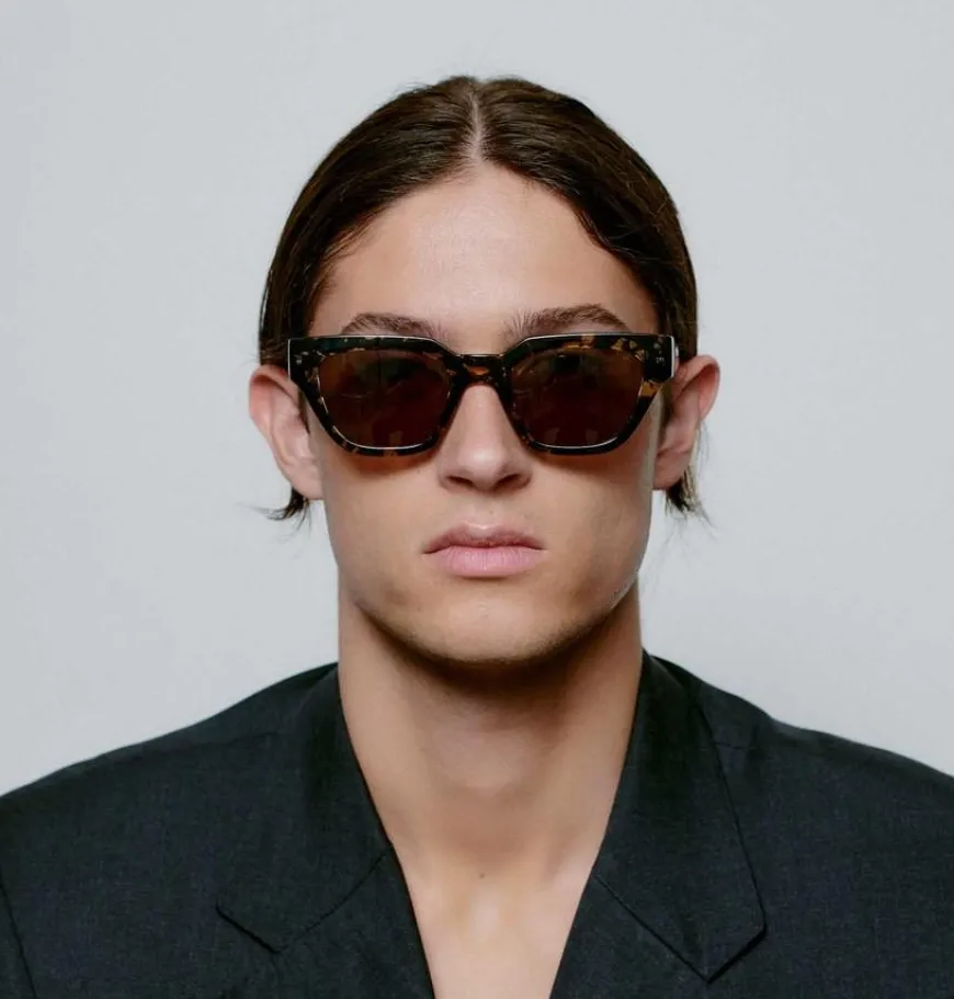 Kaws Black / Yellow Tortoise