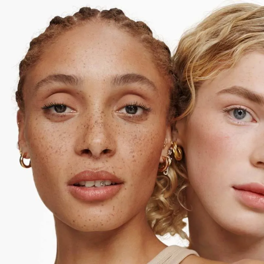 Kind & Free Moisturising Skin Tint Foundation 210 Golden Beige 30ml