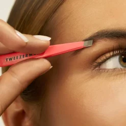 Mini Slant Tweezer Geranium