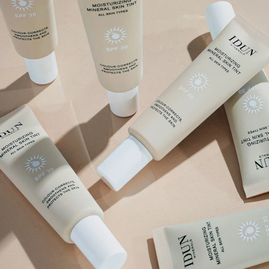 Moisturizing Mineral Skin Tint SPF30 Light/Medium 27ml