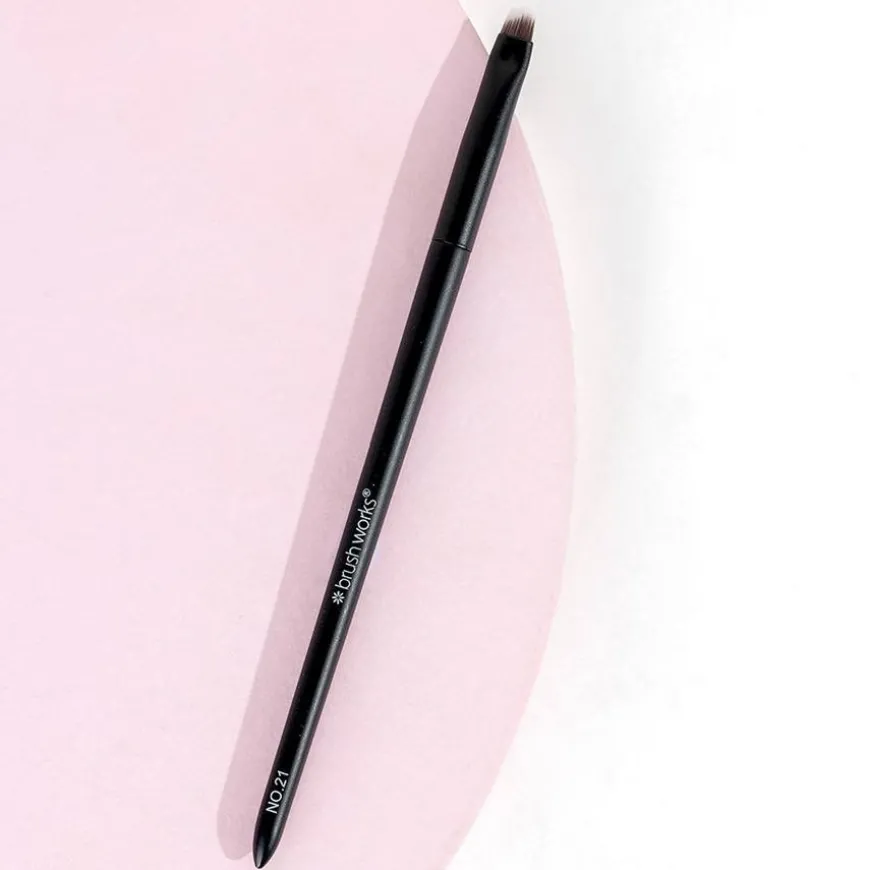 No. 21 Precise Brow Brush