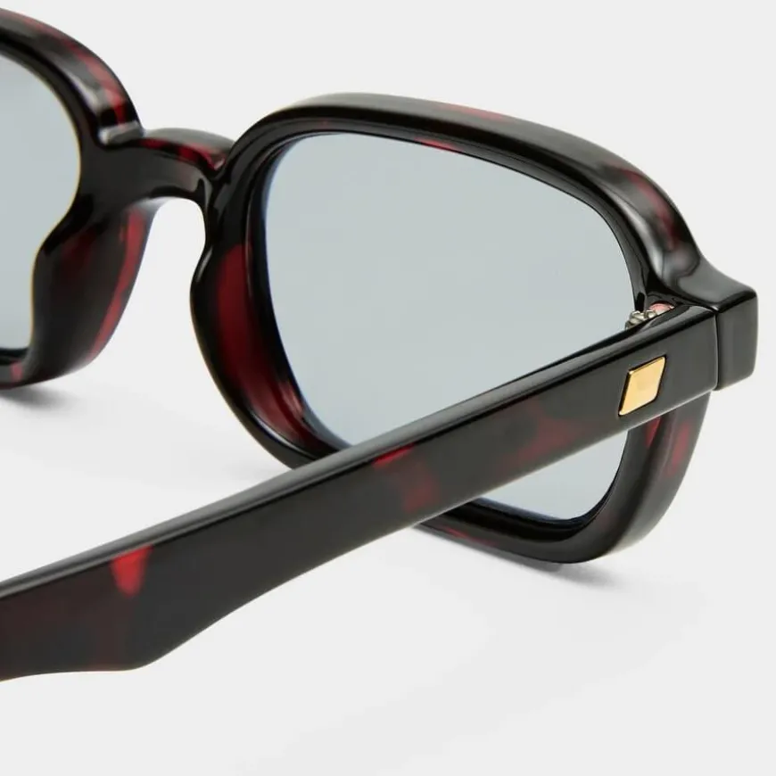 Pilferer Cherry Tort/Smoke Tint Lens