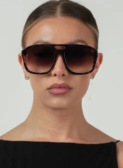 Reina Tortoise/Brown Fade