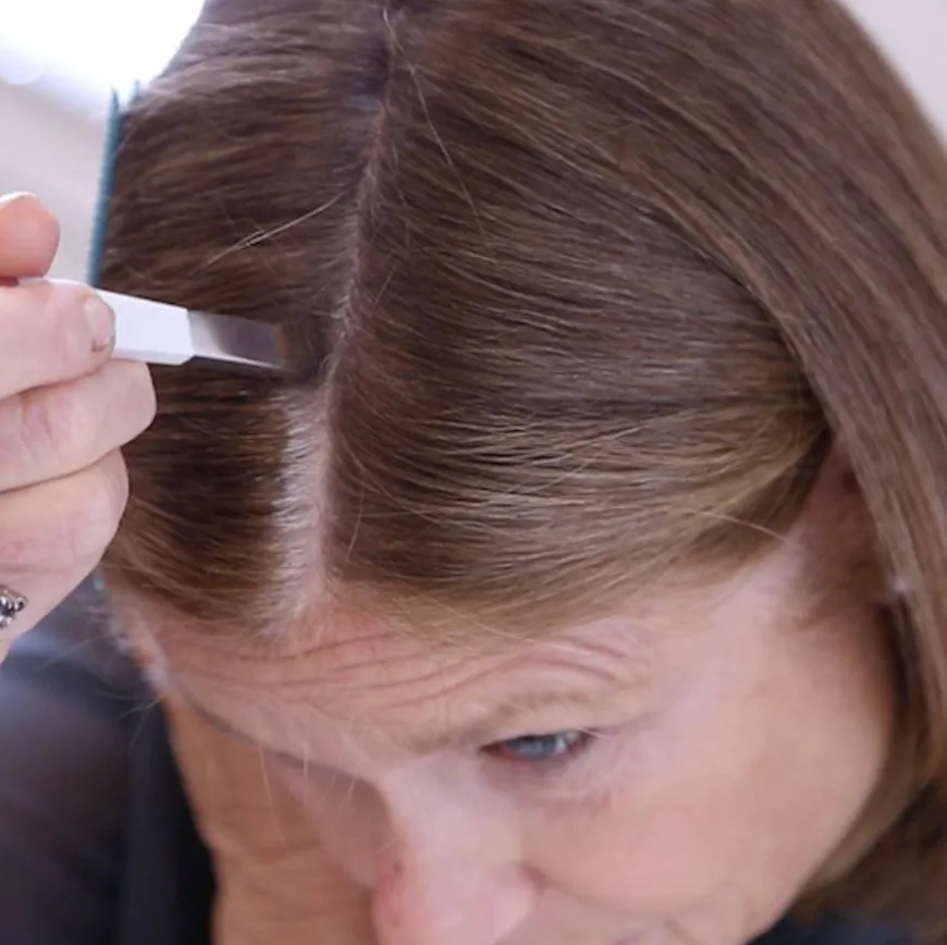 Root Cover Up Medium Brown 2,1g