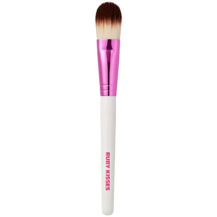 Ruby Kisses Foundation Brush