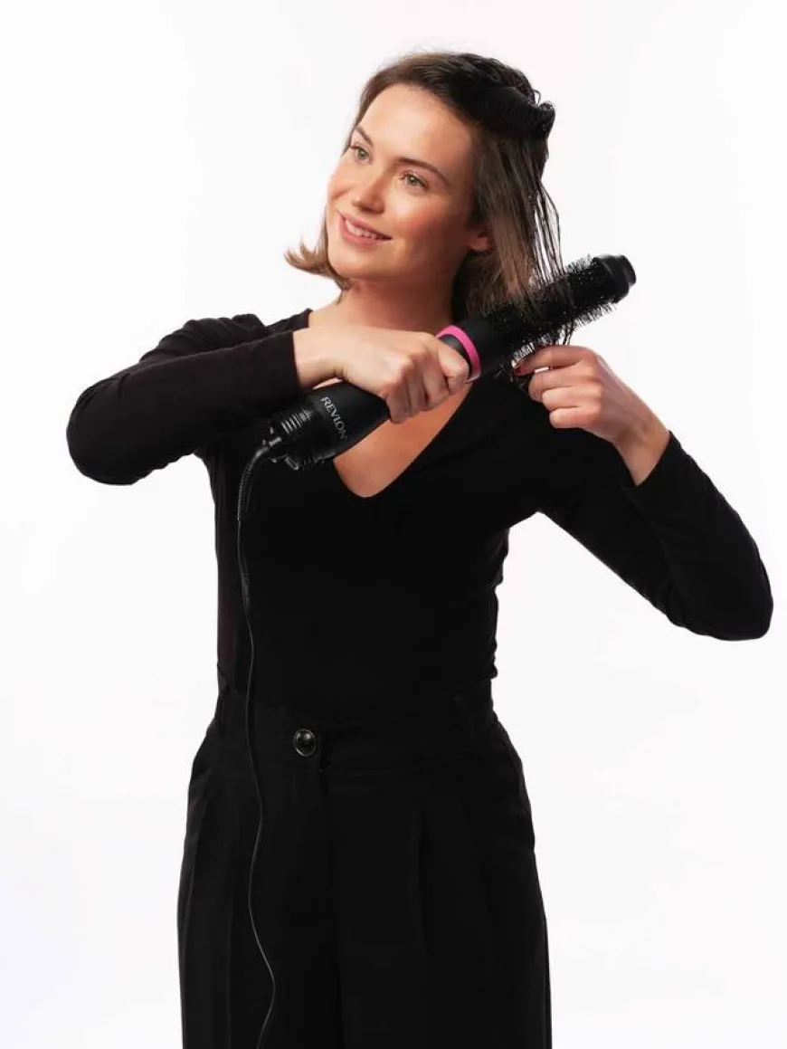 Salon One-Step Round Brush Dryer And Styler