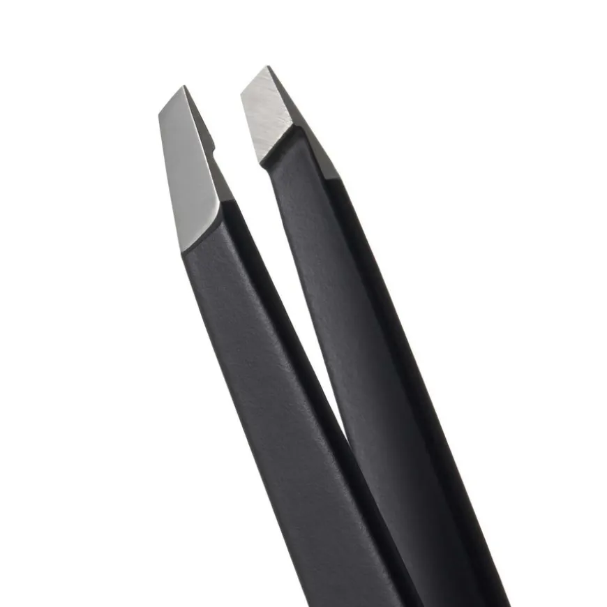 Signature Tweezer Slanted Soft Touch Blackout