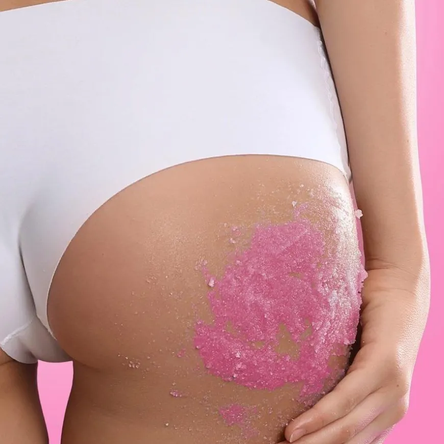 Strawberry Glow Scrub Revitalizing Body Polish 200g