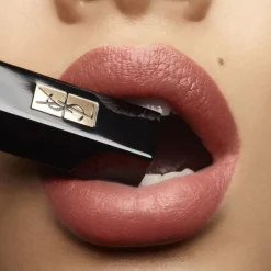 The Slim Velvet Radical Lipstick 301 2g