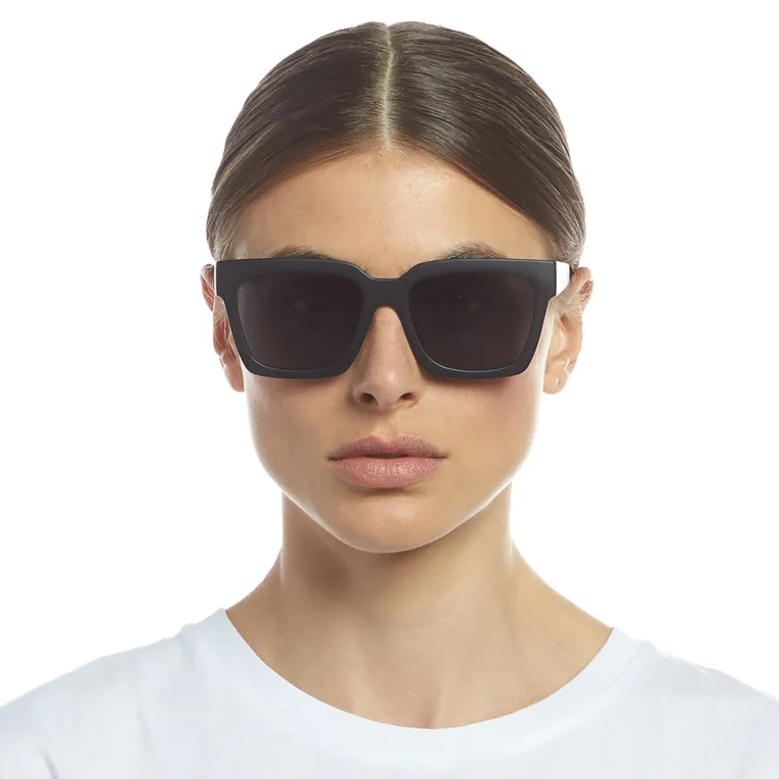 Weekend Riot Matte Black With Polarised Smoke Mono Lens