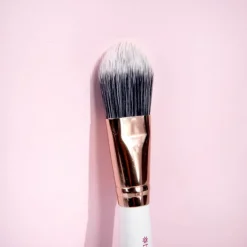 White & Gold Foundation Brush